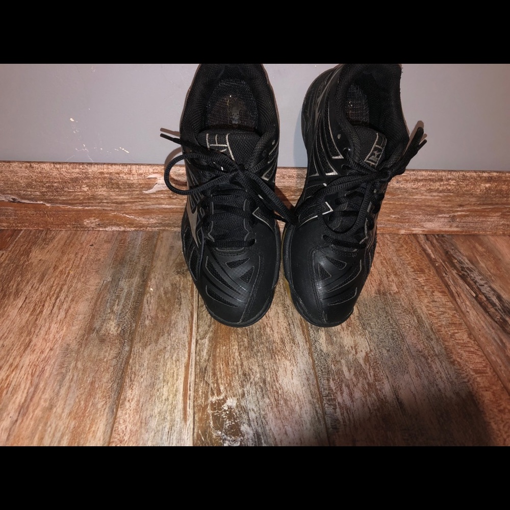 Mizuno court/ volleyball shoes.